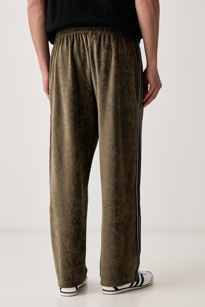 Odzież adidas Originals Spodnie dresowe męskie Firebird Velour KE4165 zielony
