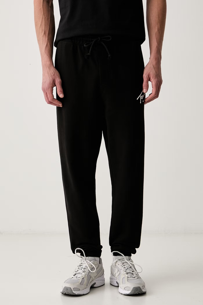 Tommy Jeans tepláky pánské bavlněné černá DM0DM23593
