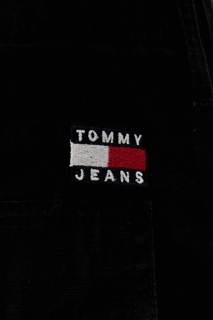 Tommy Jeans hlače cargo muške pamučne crna DM0DM23710