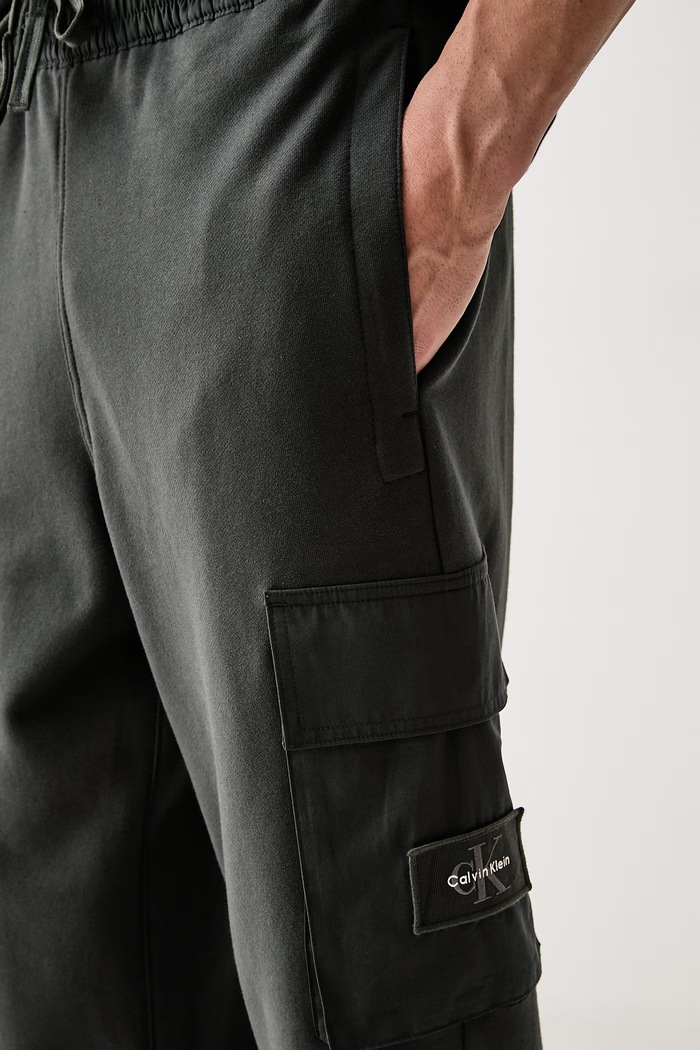 Calvin Klein Jeans spodnie dresowe męskie z bawełną zielony LV04RJ204G