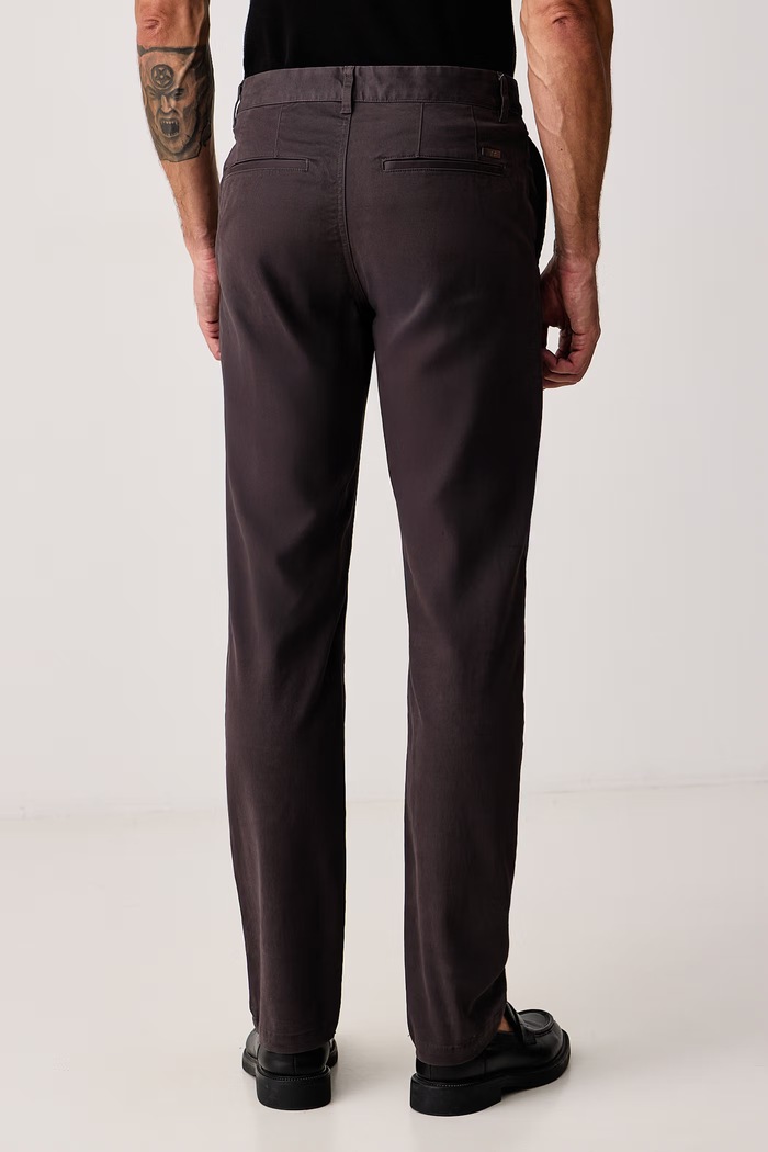 Odzież Armani Exchange Spodnie chinos męskie bawełniane z elastanem XM003537.AF22547 szary