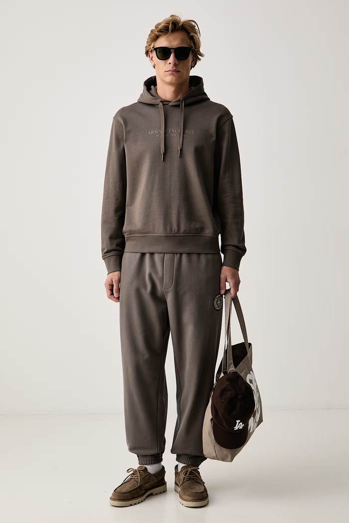 Armani Exchange Pantaloni da tuta da uomo in cotone con elastan XM002914.AF26047 marrone AW26