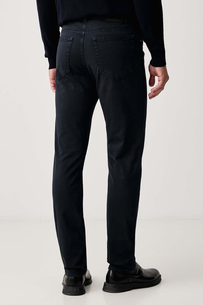 Odzież Trussardi Spodnie męskie bawełniane z elastanem P700H004766N granatowy