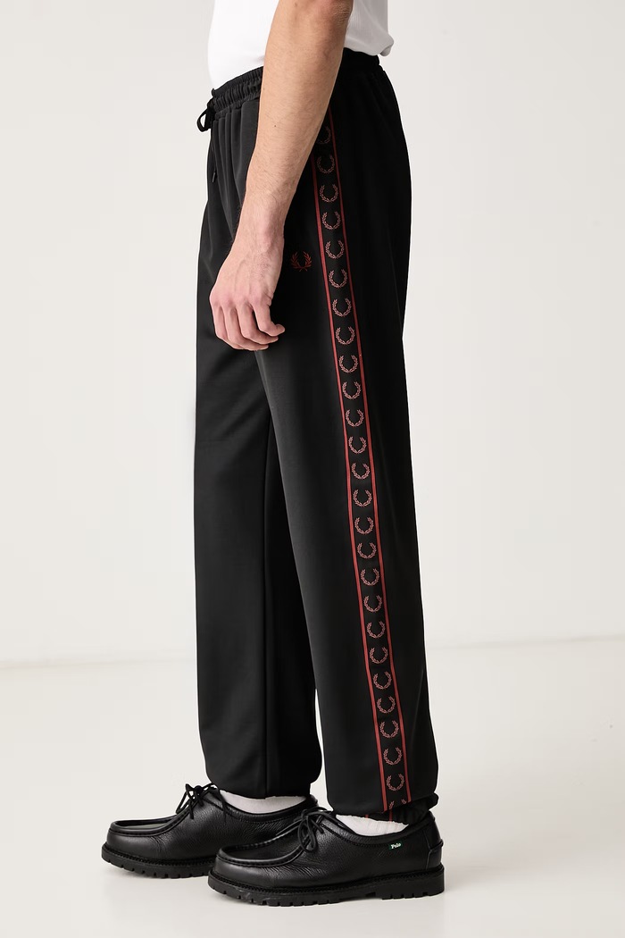 Spodnie dresowe męskie Fred Perry T5507.220 czarny