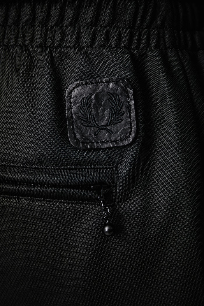 Spodnie dresowe męskie z bawełną Fred Perry czarny T3309.102