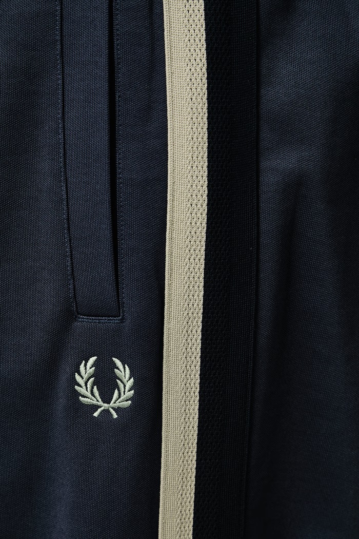 Spodnie dresowe męskie Fred Perry granatowy T3302.738