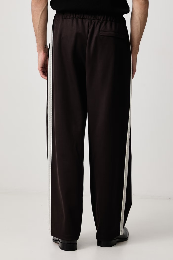 Odzież Fred Perry Spodnie dresowe męskie T3303.33C brązowy