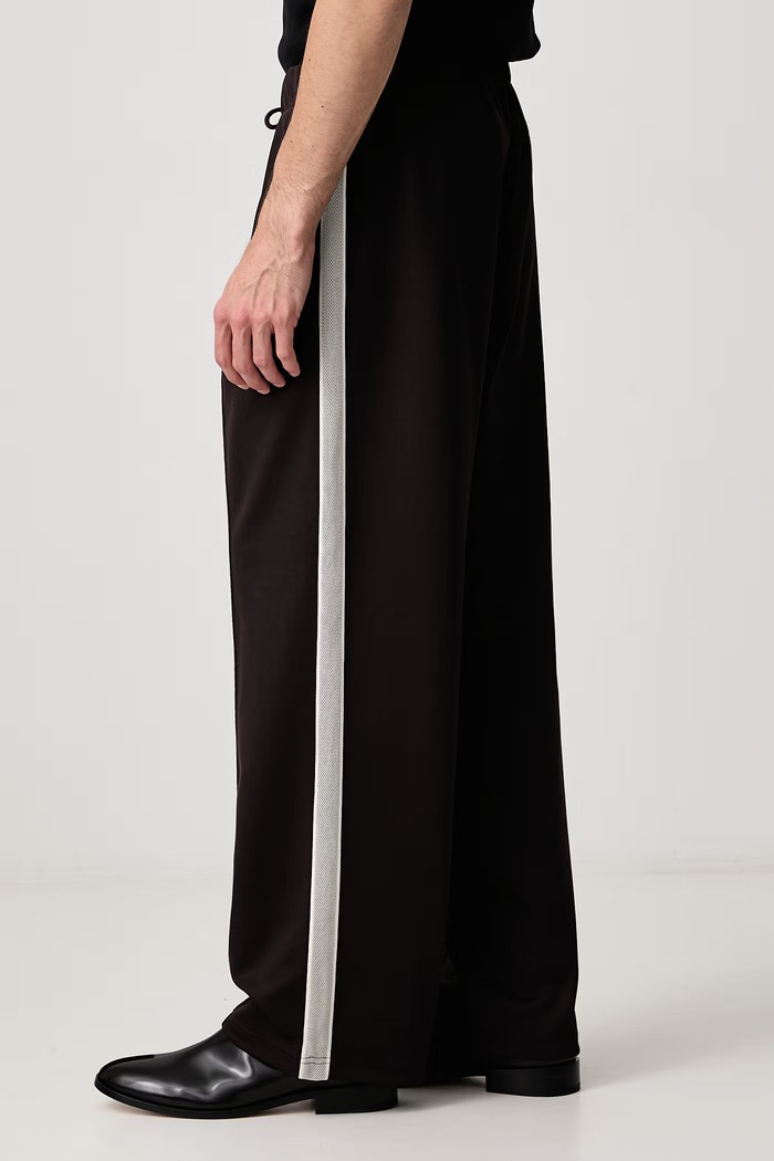 Spodnie dresowe męskie Fred Perry T3303.33C brązowy