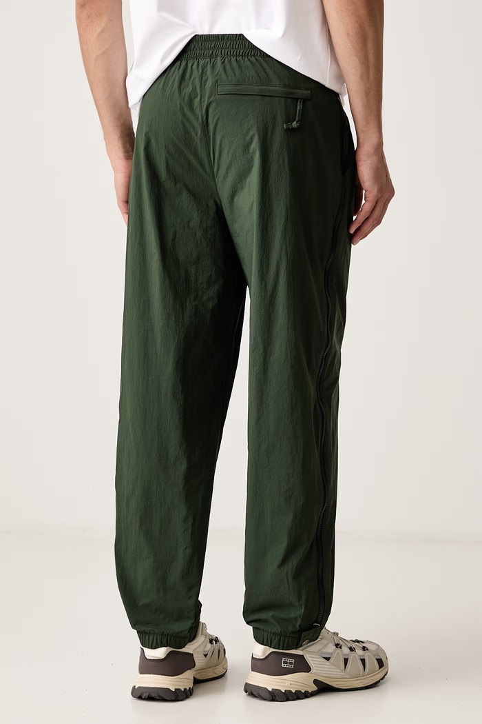 Ρούχα The North Face Παντελόνι jogger Ανδρικό Redbox NF0A8HRXNLW1 πράσινο