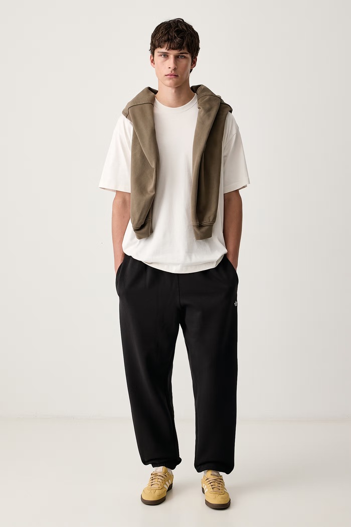 adidas Originals Donji dio trenirke za muškarce od pamuka Trefoil Essentials KQ8557 crna AW26