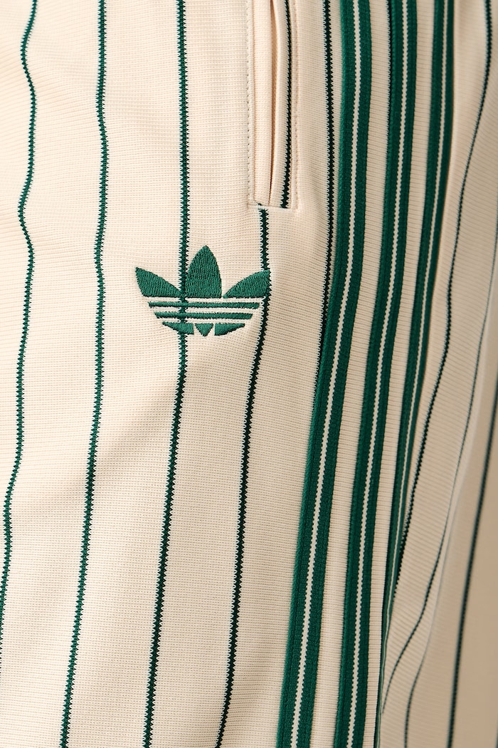 Spodnie dresowe męskie Firebird Pinstripes adidas Originals beżowy KT4300