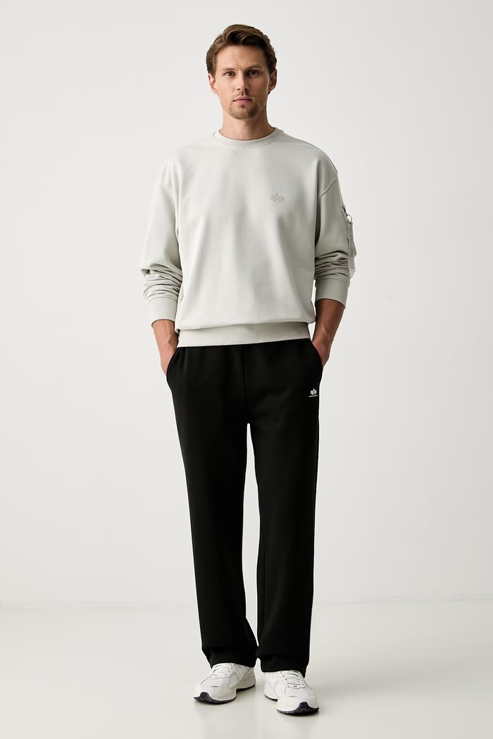 Alpha Industries spodnie dresowe męskie z bawełną Basic Straight 268362 czarny AW26