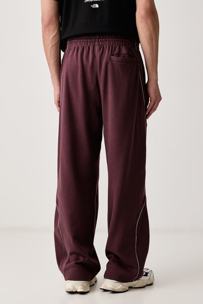 Odzież New Balance Spodnie dresowe męskie z bawełną MB62053FYLR bordowy