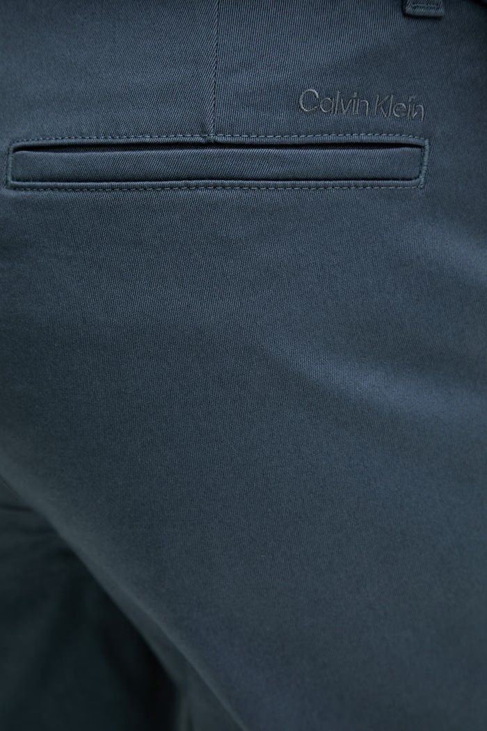 Calvin Klein slim hlače moške bombažne z elastanom modra LV140EM633