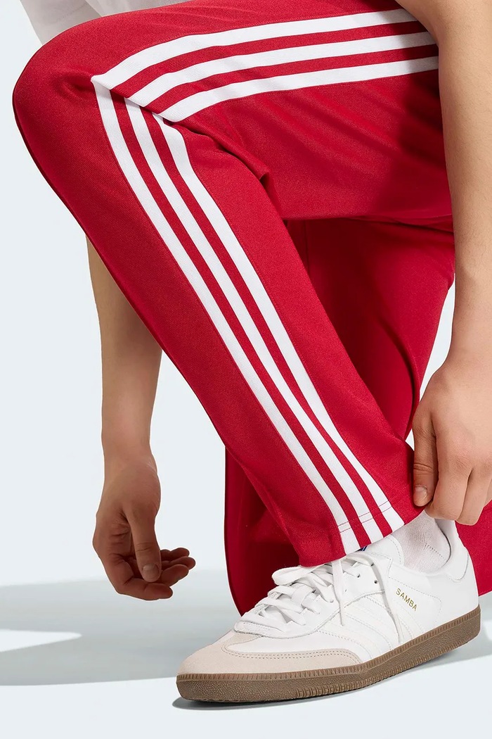 Teplákové nohavice pánske s bavlnou Beckenbauer adidas Originals červená KW0120