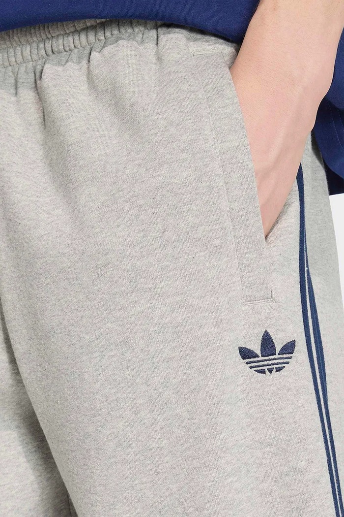 Teplákové nohavice pánske s bavlnou Adicolor adidas Originals KV9276 sivá