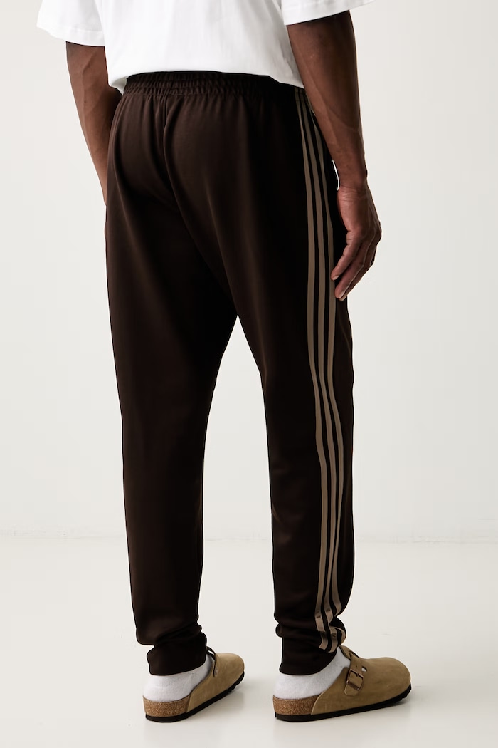 Odzież adidas Originals spodnie dresowe męskie KT5040 brązowy