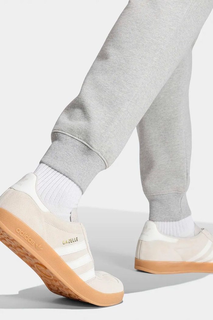 Teplákové nohavice pánske s bavlnou Trefoil Essentials adidas Originals sivá KS9851