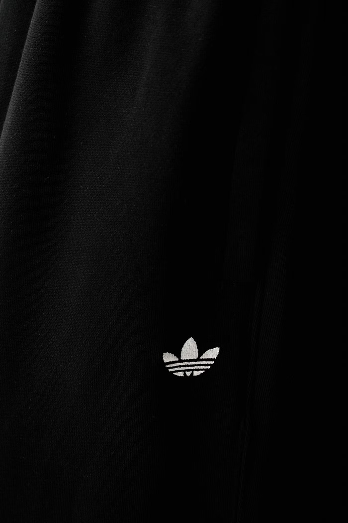 adidas Originals спортивные штаны для мужчин с хлопком Trefoil Essentials чёрный KQ8561