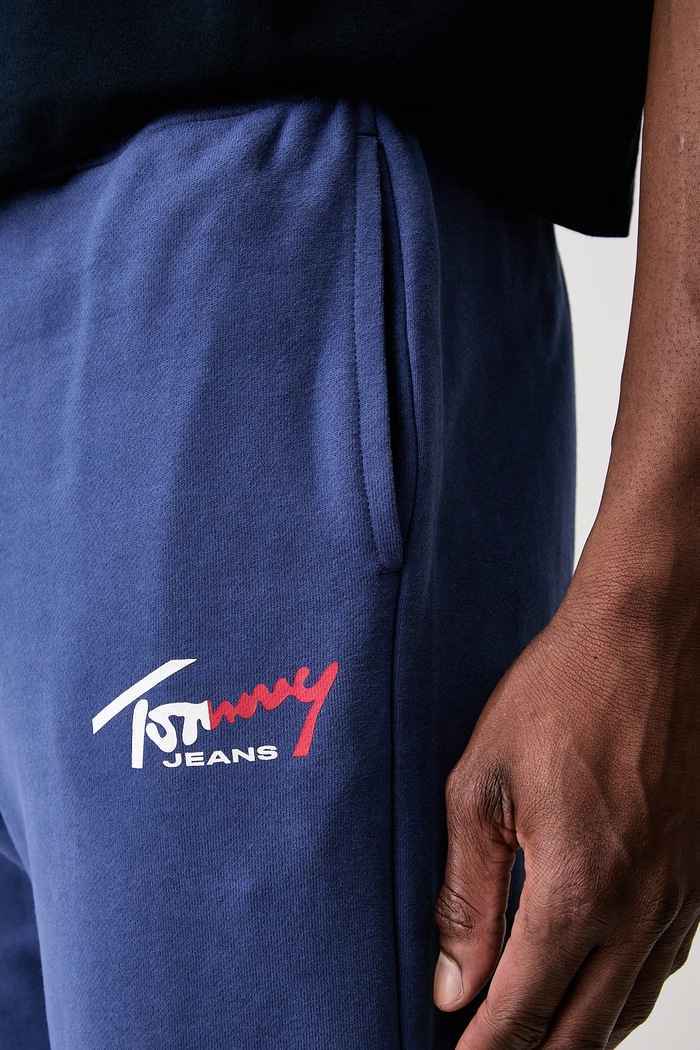 Tommy Jeans spodnie dresowe męskie bawełniane niebieski DM0DM23903