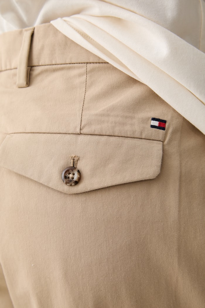 Tommy Hilfiger spodnie chinos męskie z bawełną beżowy MW0MW43158