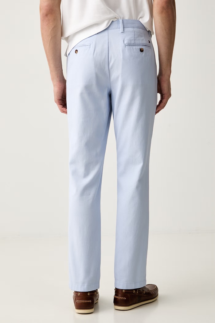 Odzież Tommy Hilfiger spodnie slim fit męskie bawełniane z elastanem MW0MW43151 niebieski