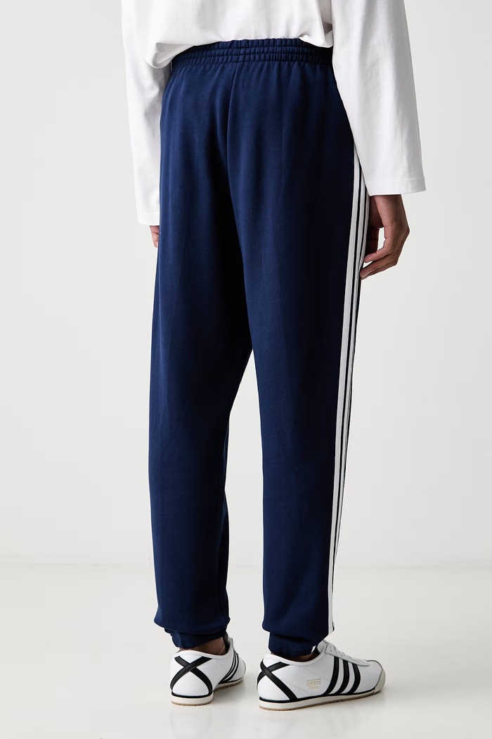 Odzież adidas spodnie dresowe męskie bawełniane Essentials KY4197 granatowy