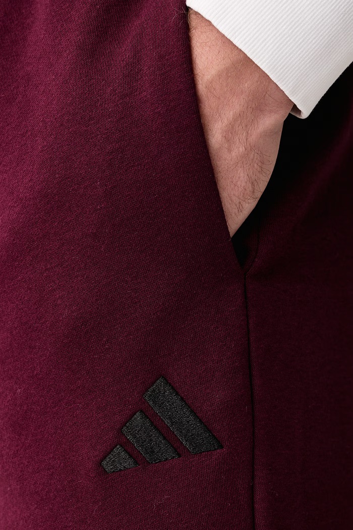Παντελόνι επίσημο ανδρικό με βαμβάκι Essentials Feelcozy adidas KF2382 μπορντό