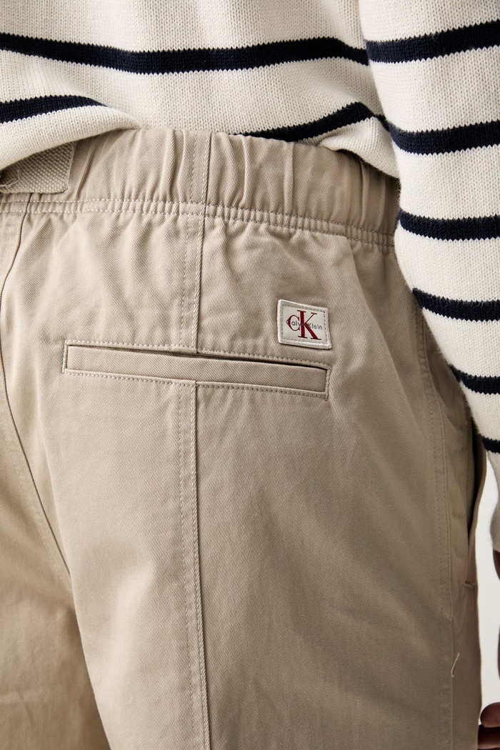 Calvin Klein Jeans hlače baggy za muškarce od pamuka bež LV04RG615G