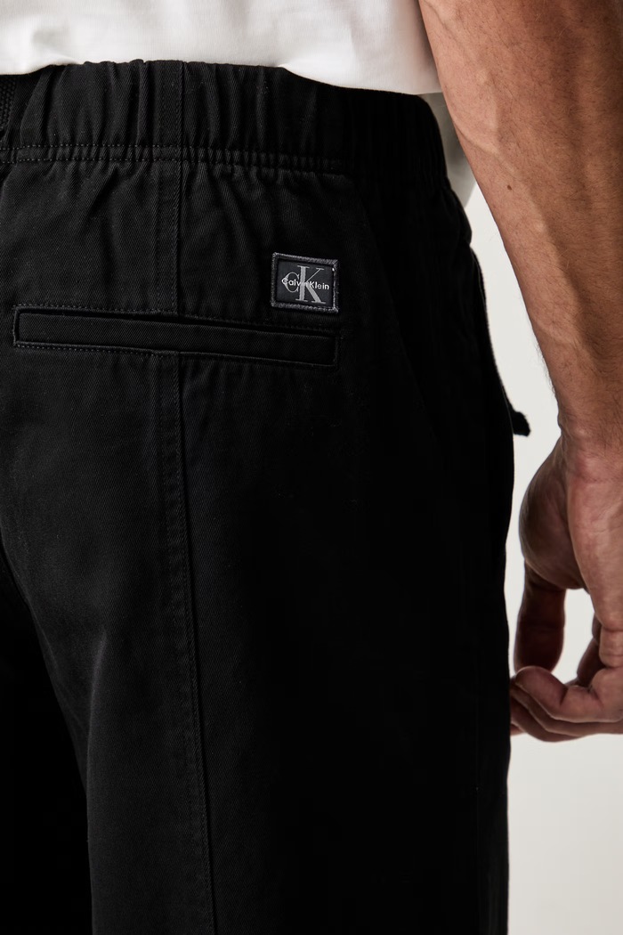 Calvin Klein Jeans hlače baggy za muškarce od pamuka crna LV04RG615G
