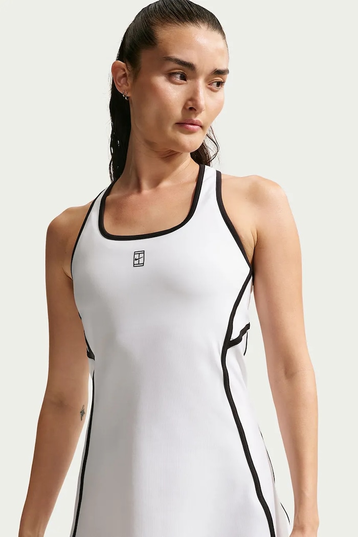 Sukienka sportowa NikeCourt Advantage Dri-FIT Nike IO0475.100 biały