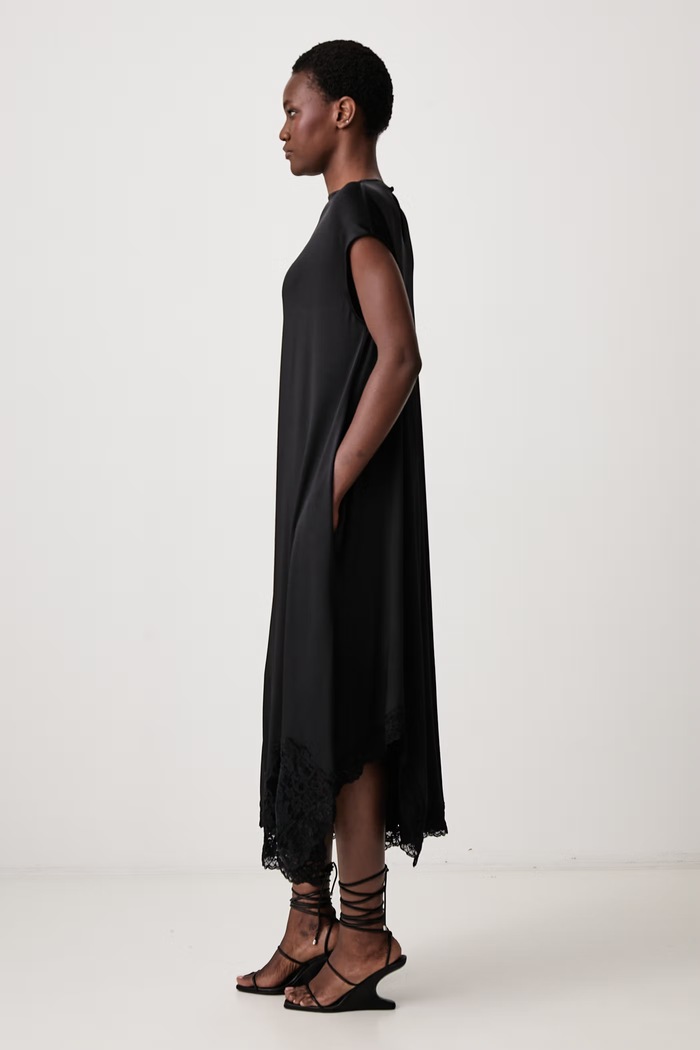 Negligee рокля с изчистена шарка с вискоза Vetements WH27DR132B черен