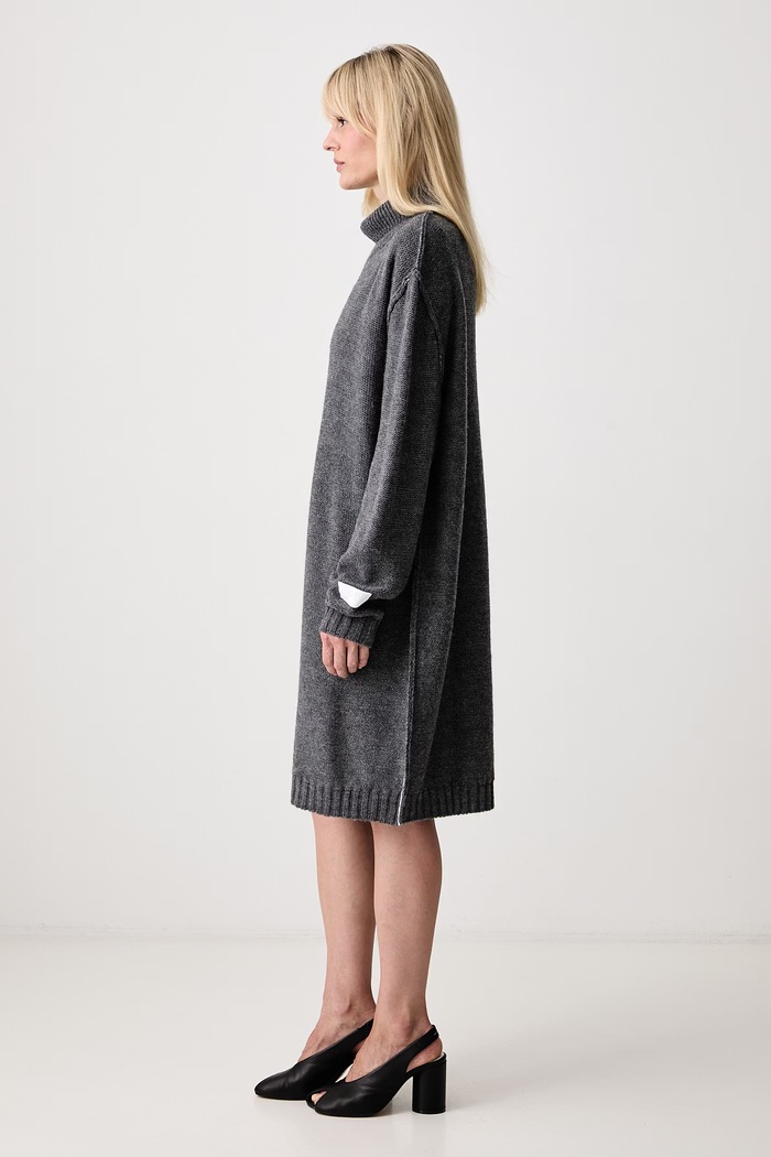 MM6 Maison Margiela sukienka sweterkowa z wełną szary S52DG0046.M13289