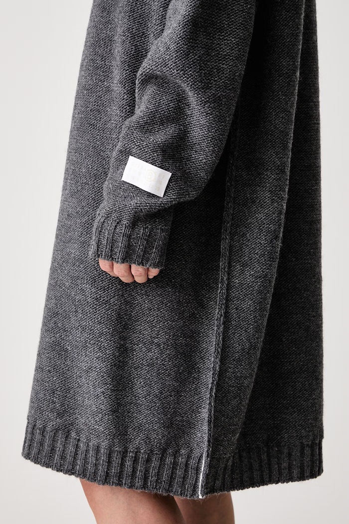 MM6 Maison Margiela sukienka sweterkowa z wełną S52DG0046.M13289