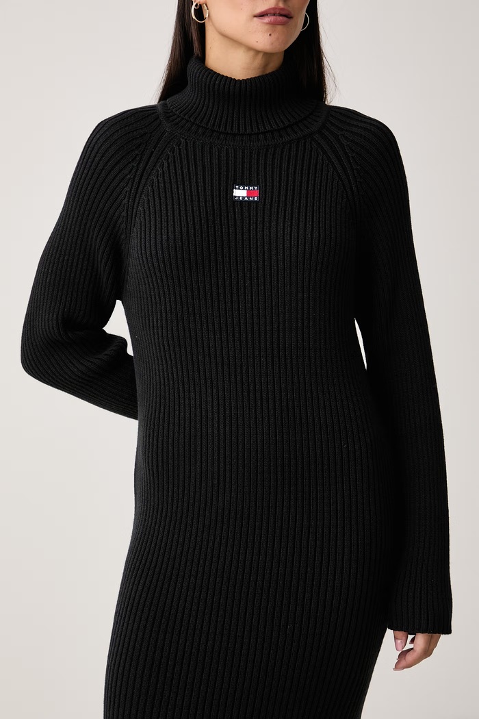 Sukienka sweterkowa bawełniana Tommy Jeans DW0DW23324 czarny