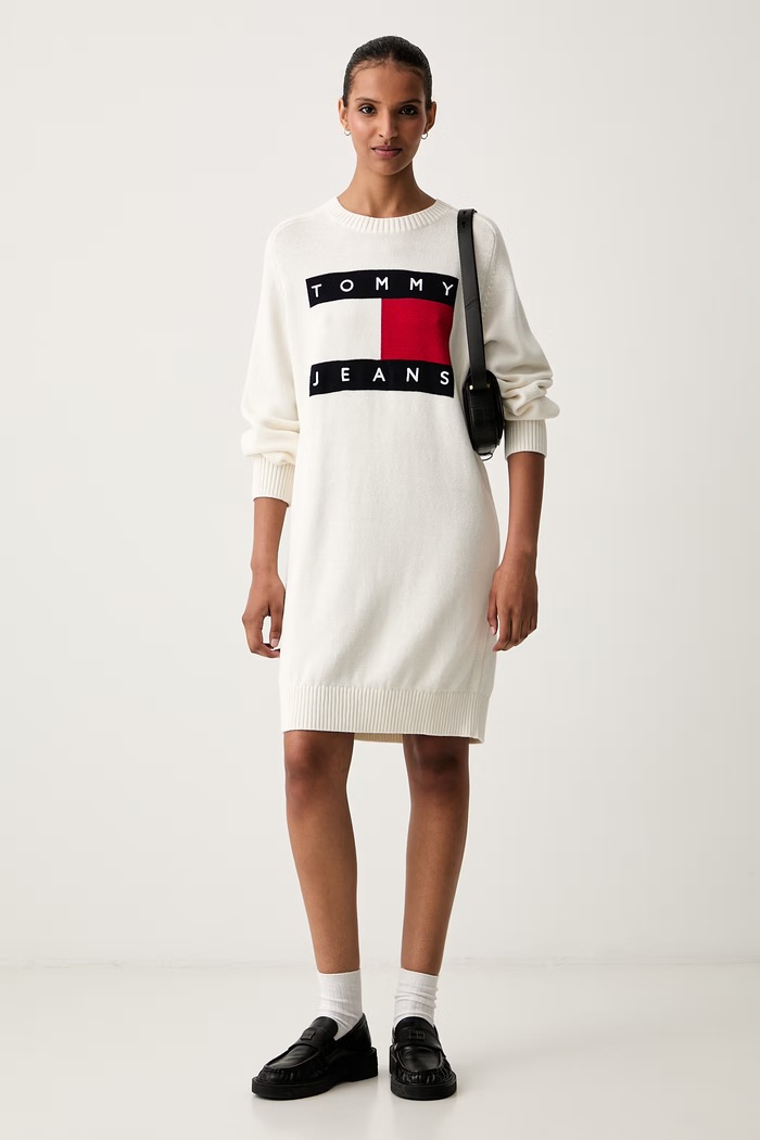 Tommy Jeans sukienka sweterkowa z dodatkiem wełny DW0DW23315 beżowy AW26