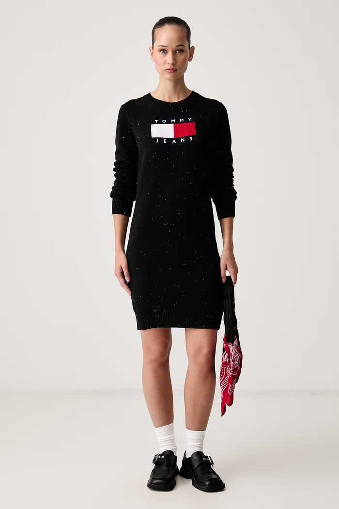 Tommy Jeans Svetrové šaty s bavlnou DW0DW23322 černá AW26