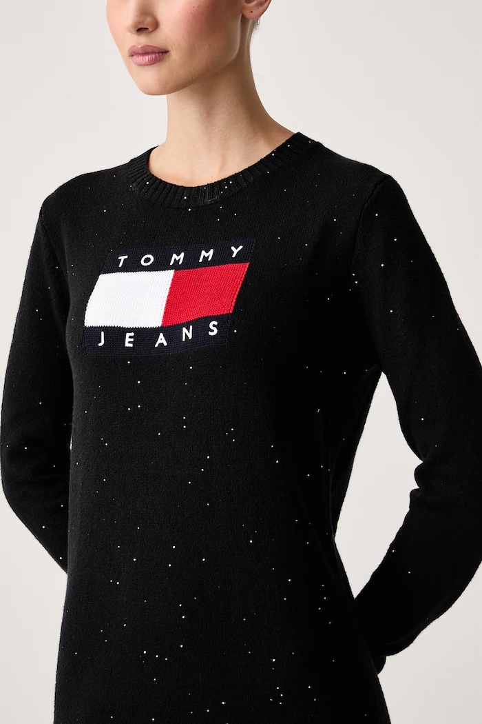 Svetrové šaty s bavlnou Tommy Jeans DW0DW23322 černá