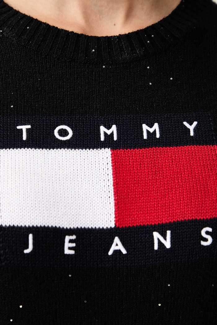Svetrové šaty s bavlnou Tommy Jeans černá DW0DW23322