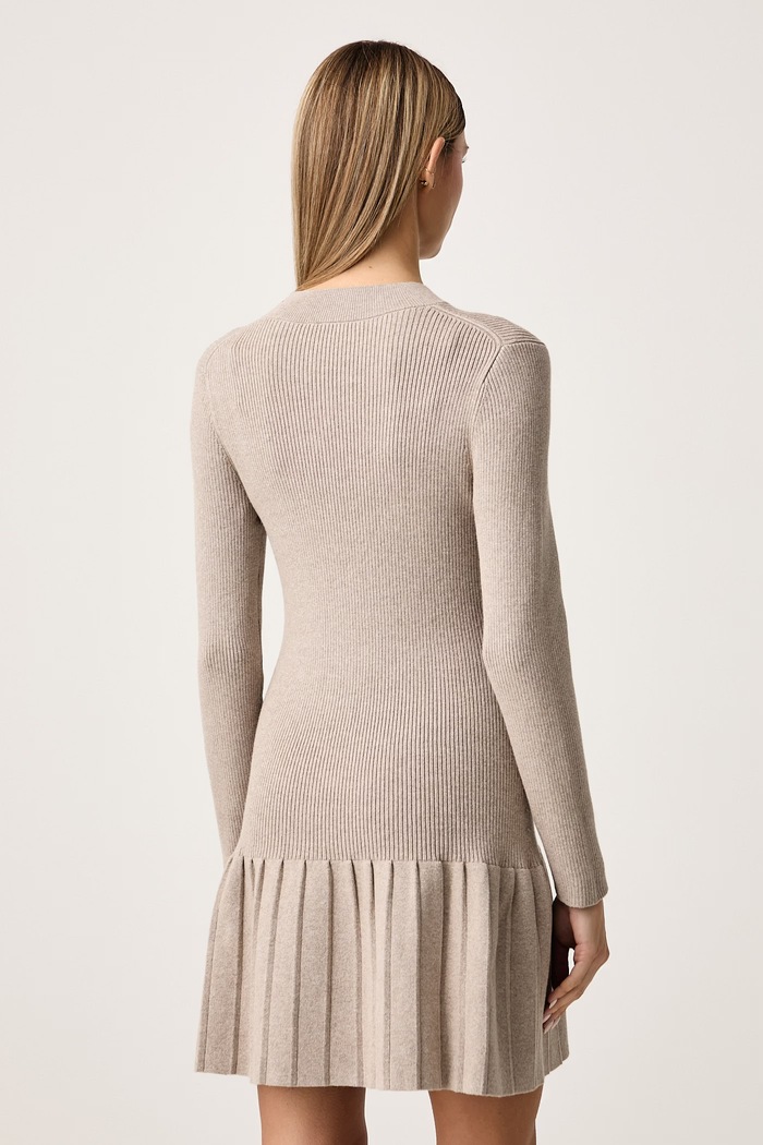 Odzież Calvin Klein Jeans Sukienka sweterkowa z bawełną LV047H368G beżowy