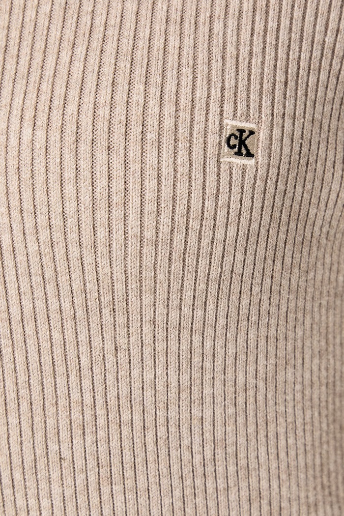 Sukienka sweterkowa z bawełną Calvin Klein Jeans beżowy LV047H368G