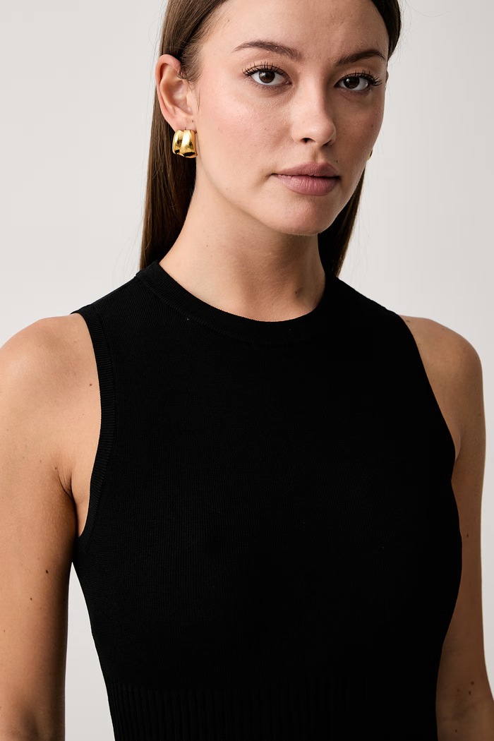 Armani Exchange sukienka z wiskozą czarny XW002870.AF10352