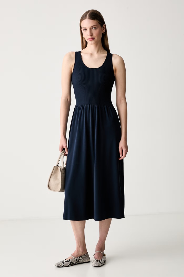 Weekend Max Mara sukienka sweterkowa z wiskozą WKDCALIBRI 2625326011600 granatowy AW26