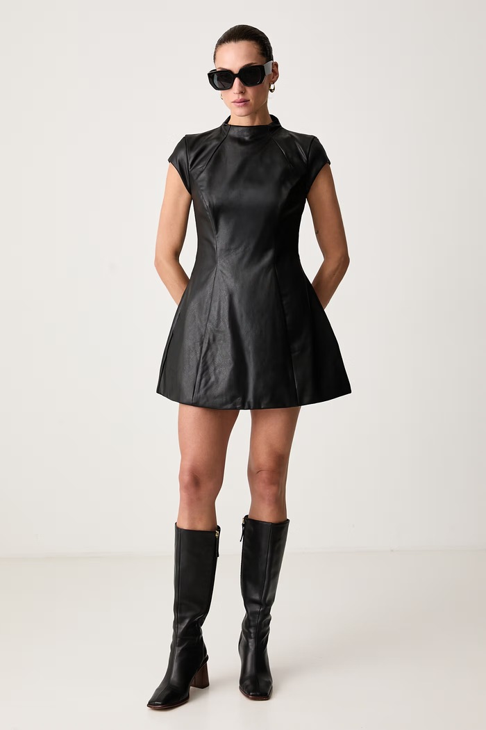 Bardot Sukienka rozkloszowana z imitacji skóry DELPHI 59329DB6 czarny AW26