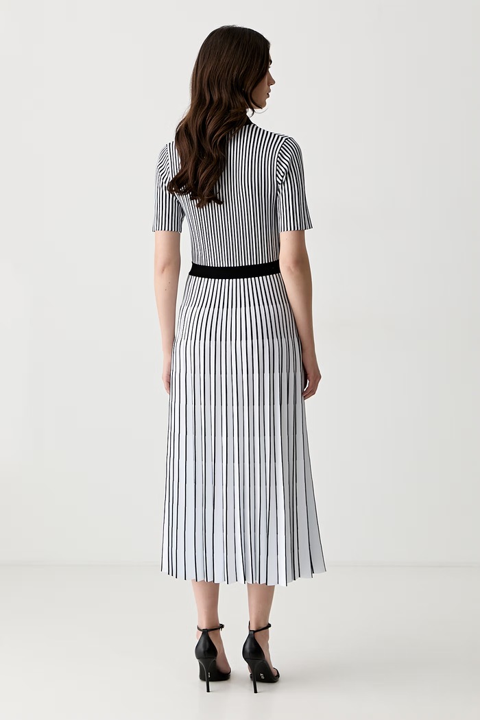 Ρούχα Karl Lagerfeld πλισέ φόρεμα με βισκόζη B3W13036 μαύρο