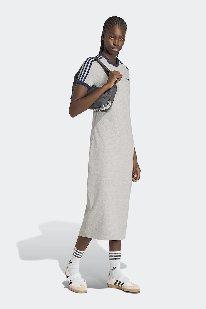 Oblečenie adidas Originals Šaty bavlnené s elastanom KS4764 sivá