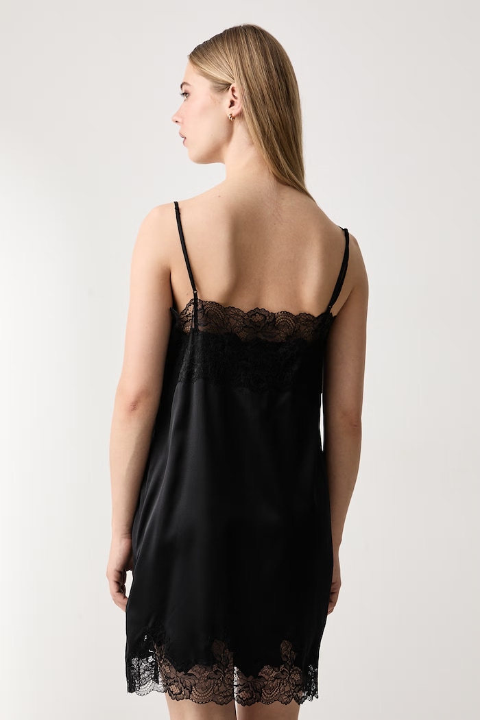 Odjeća Guess Haljina u stilu donjeg rublja sa svilom x LEONIE HANNE W6BK91.W5201 crna