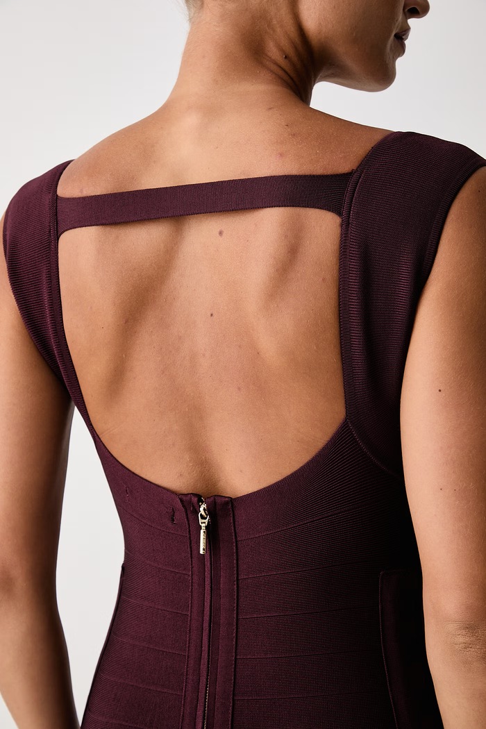 Sukienka bodycon z wiskozą CARA Guess W6BK74.Z1592 bordowy