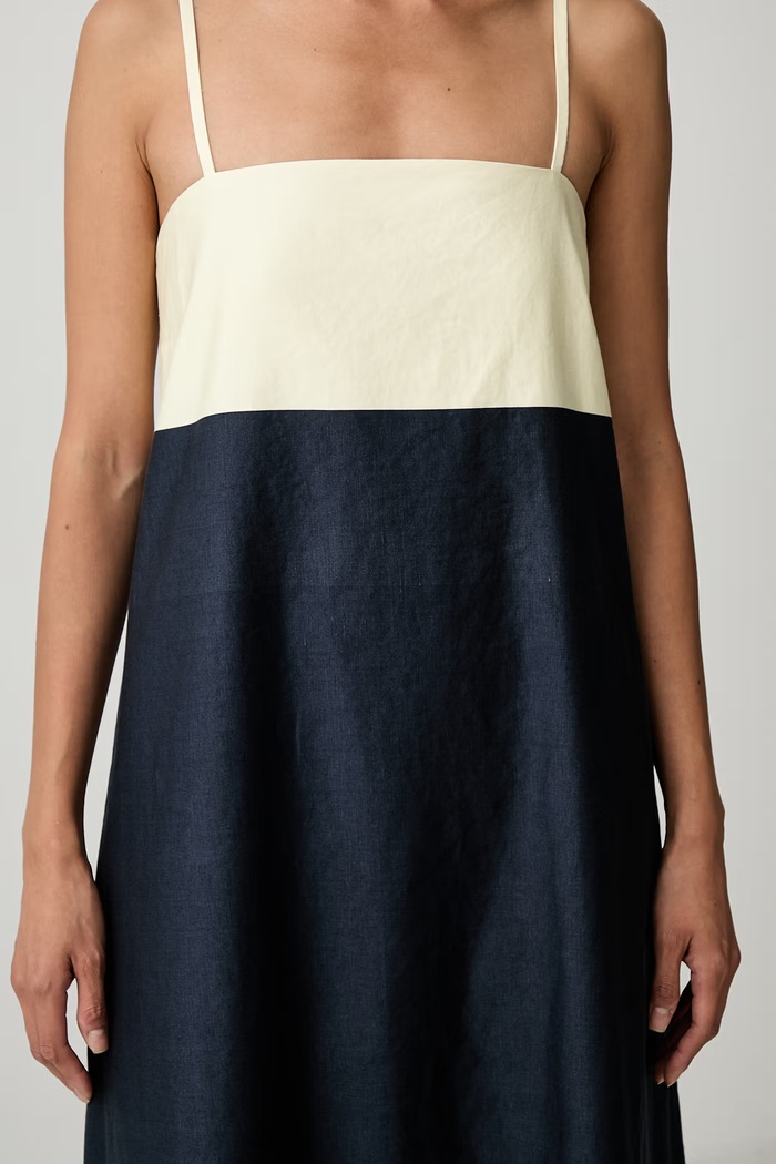Marimekko sukienka letnia z bawełną 095972 granatowy