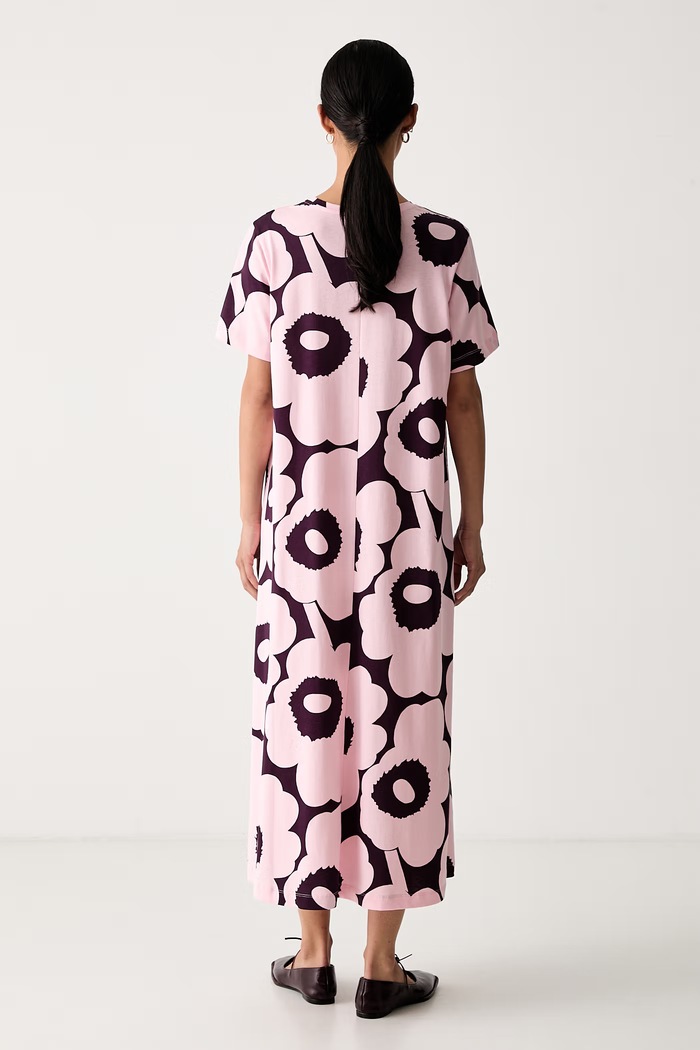 Дрехи Marimekko рокля от памук 095918 розов